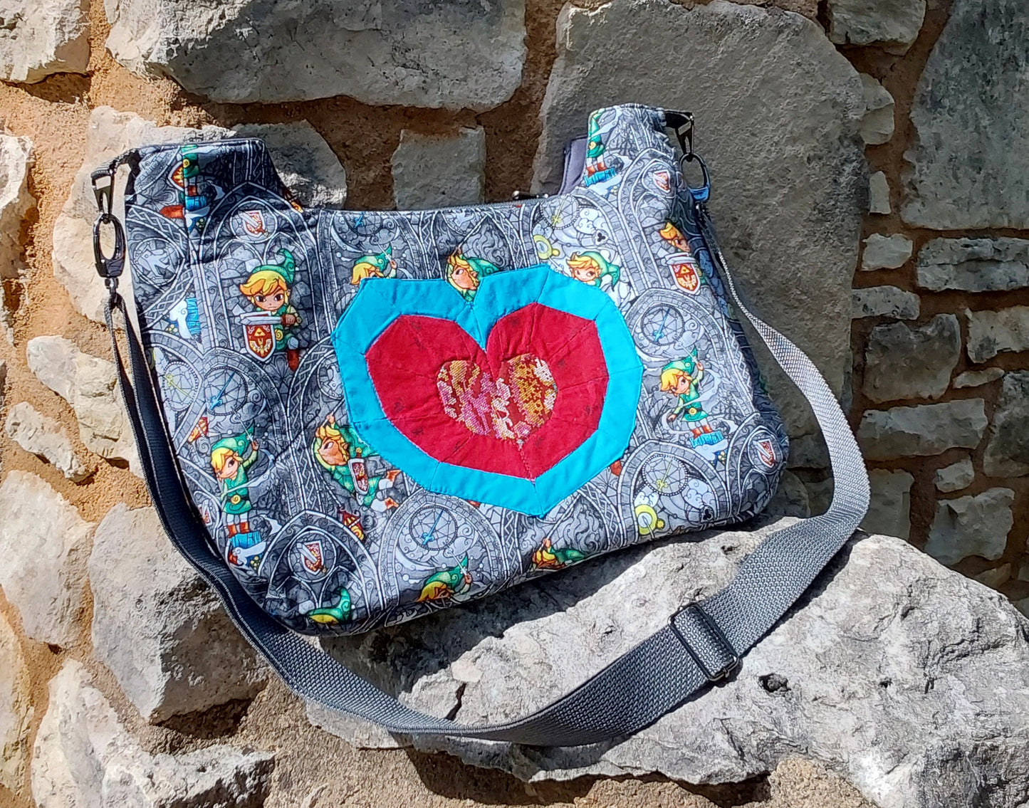 Belcourt Bag (with Water Bottle Strap, Heart Container)